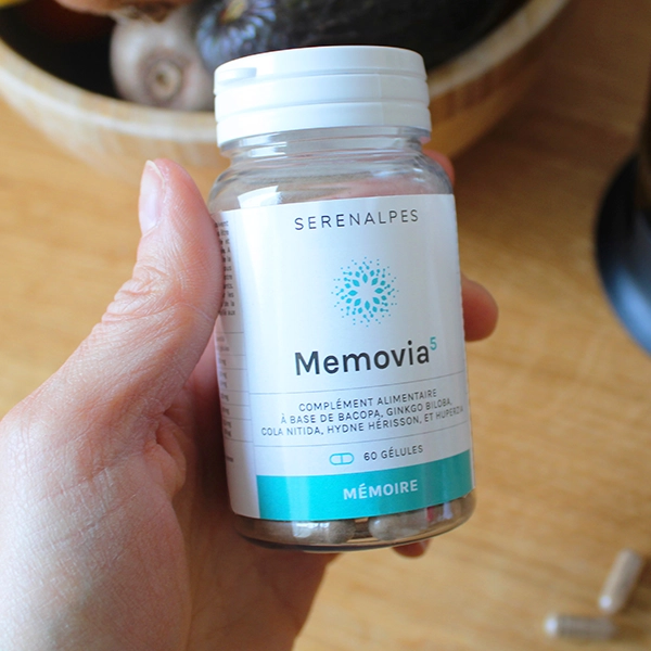Flacon memovia 5 Serenalpes main Flacon memovia 5 Serenalpes main